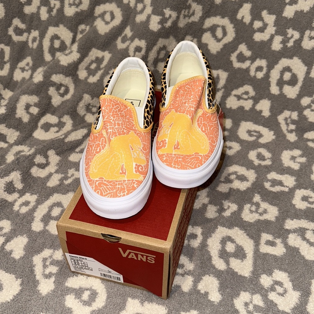 Vans Classic Slip-on Sneakers in Jaguar 🐆 and True White New 😍🐆☀️